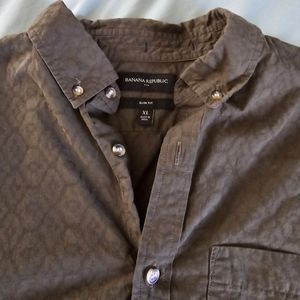 Banana Republic XL brown button-down short-sleeves shirt